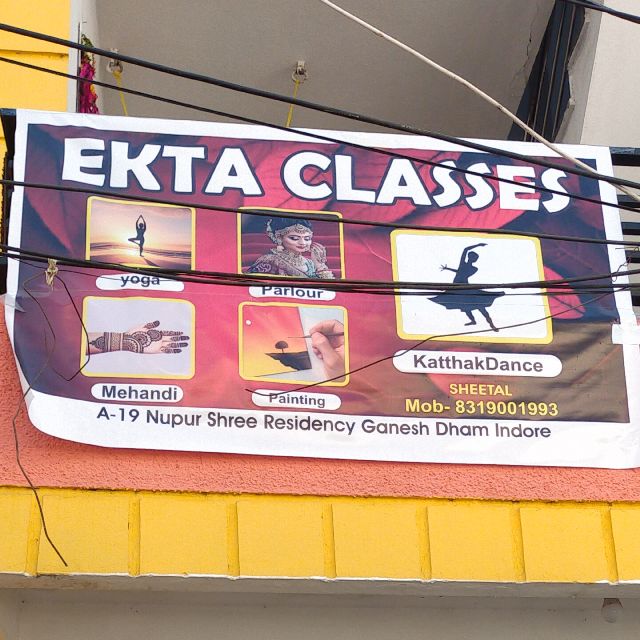 Ekta classes  logo