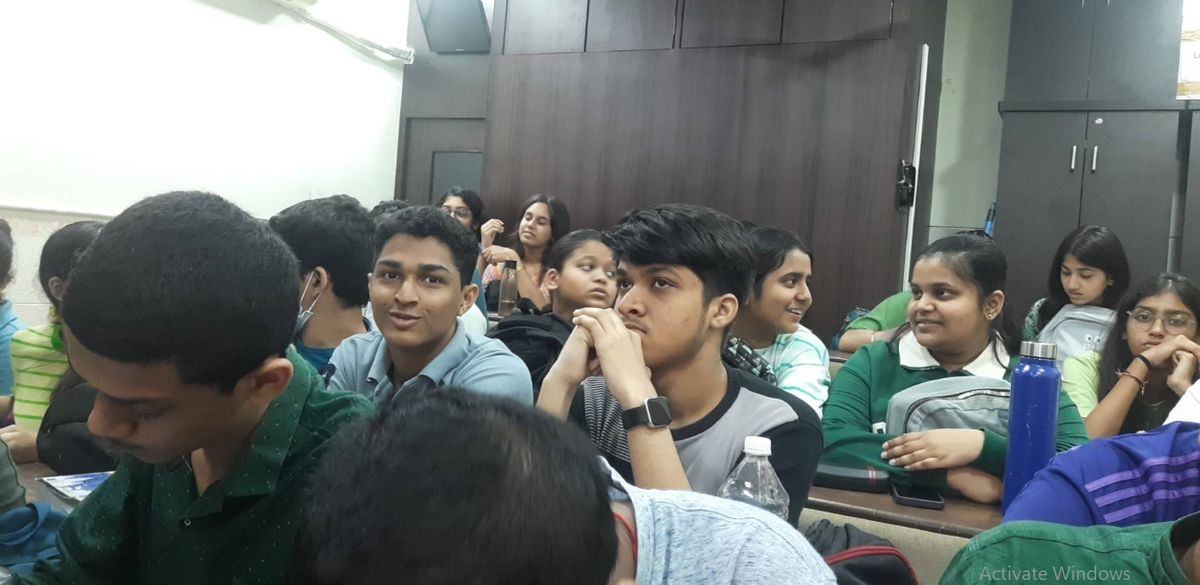 Prof. Sameer Rane's Physics Tutorials image 1