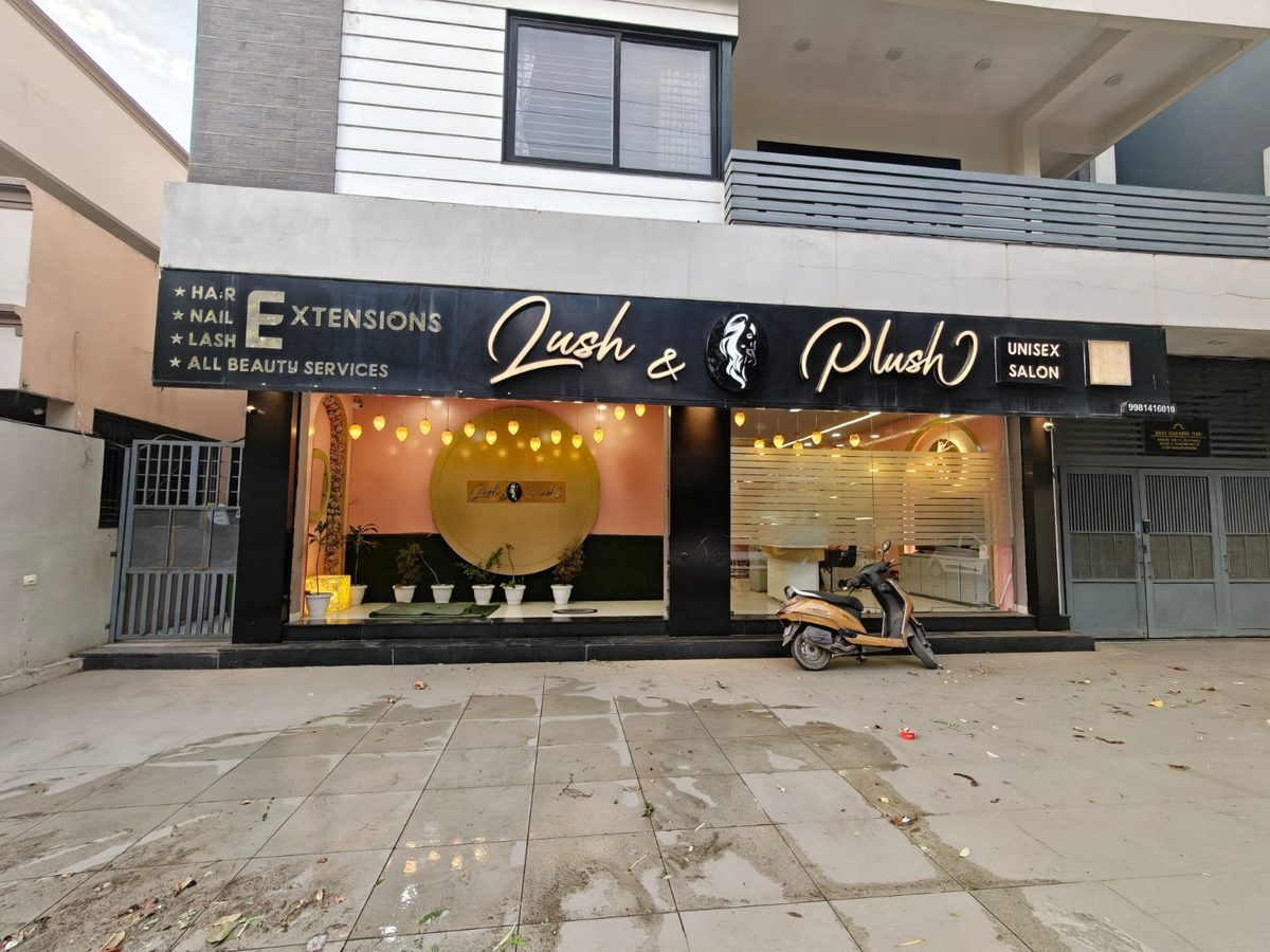 Commercial Showroom – photo 3