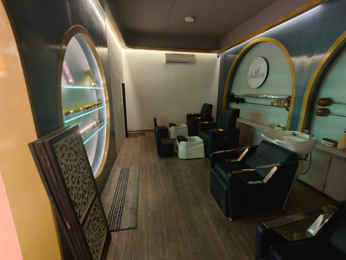 Commercial Showroom – photo 5